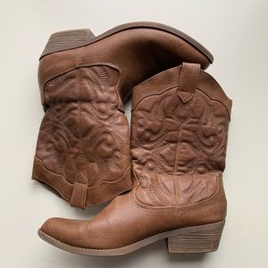 Pointed toe ankle cowboy boots